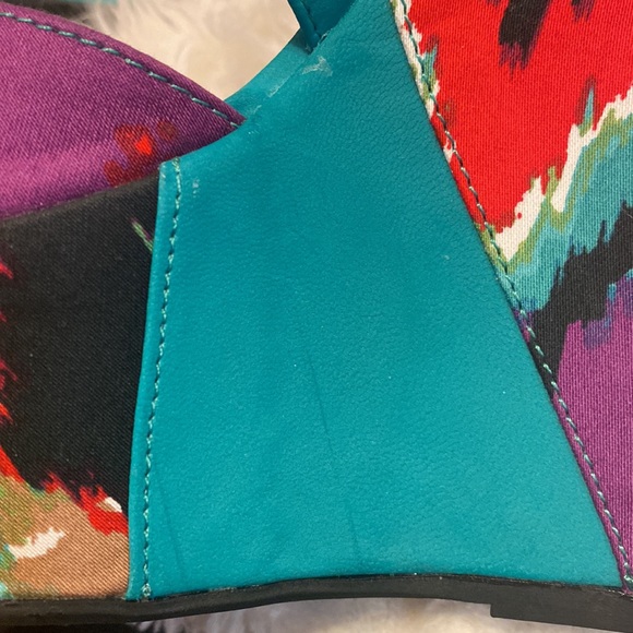 Dollhouse Mayans multi colored platform wedges - Picture 13 of 13